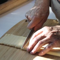 Pasta hands cutting16